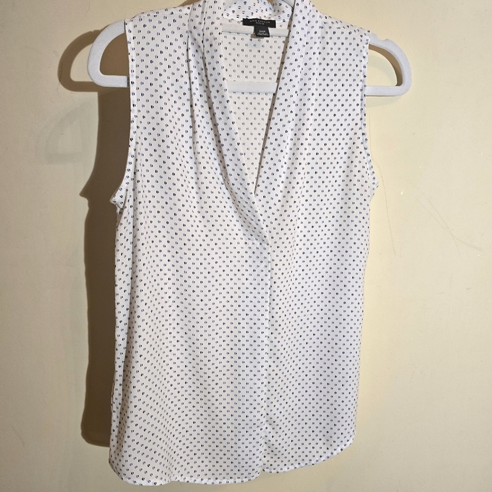 Ann Taylor XSP sleeveless, v-neck blouse